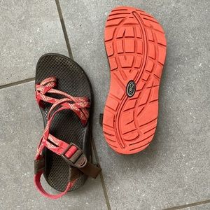 Chaco size 7 size 38 pink gray